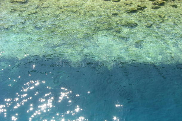 土耳其凯科瓦岛附近的深蓝色水