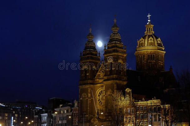 阿姆斯特丹夜晚的教堂