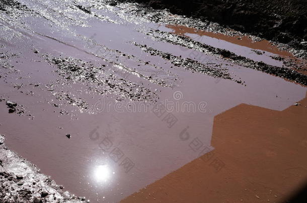 大的汽车建设污垢肮脏的