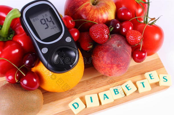 血糖仪与水果和蔬菜，健康营养，糖尿病