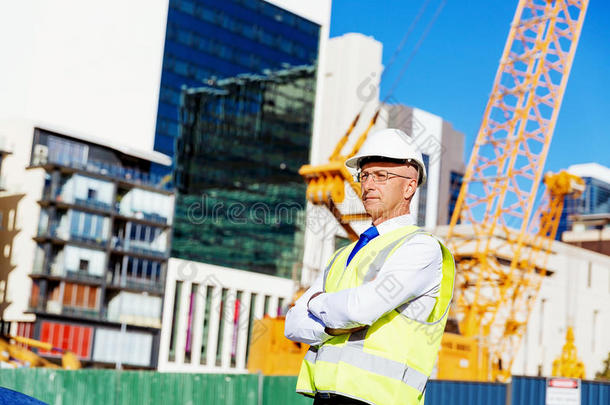 建筑工地的工程师建设者