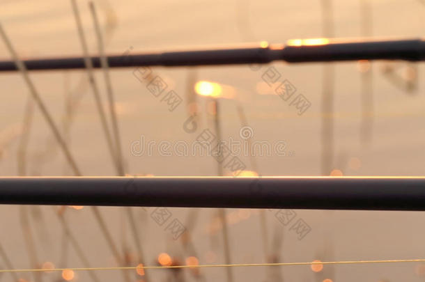 日落时的鲤鱼杆