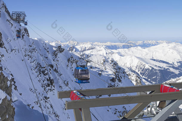 阿尔卑斯山奥地利电缆索道汽车