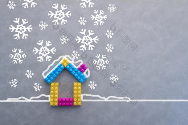 在雪地上画模型房子