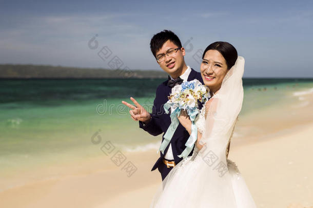 中国夫妇的婚礼照片。