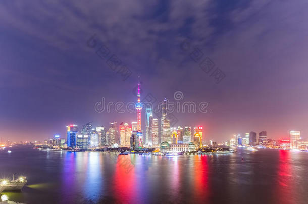 夜晚上海天际线全景