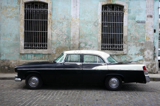 美丽的老美国经典汽车，古巴