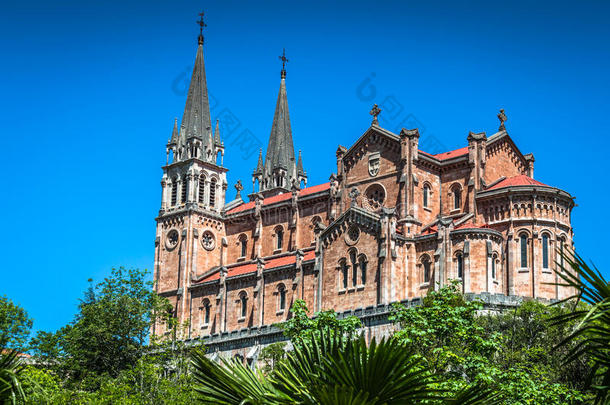 西班牙阿斯图里亚斯市科瓦东加圣玛丽亚大教堂