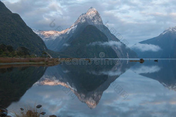 积极的阿尔卑斯山海岸巡航分