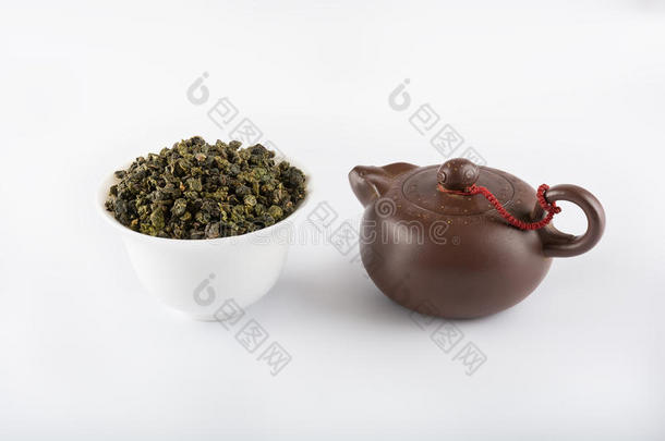 绿茶叶子和茶壶