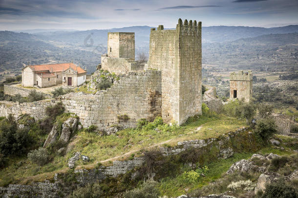 马里亚瓦历史村的古代堡垒和城堡
