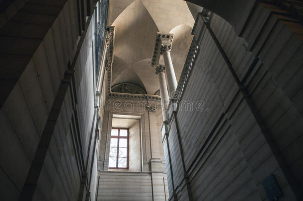 卢浮宫室内建筑。 巴黎，法国。