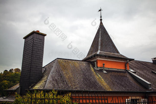 古老的屋顶从卢森堡的瓷砖特写