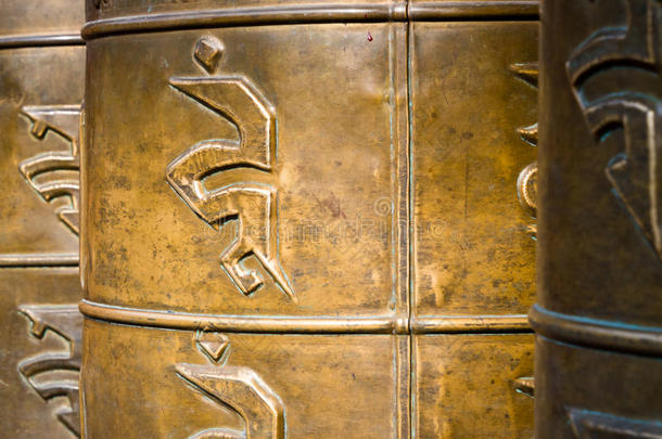 青铜祈祷鼓与梵文符号