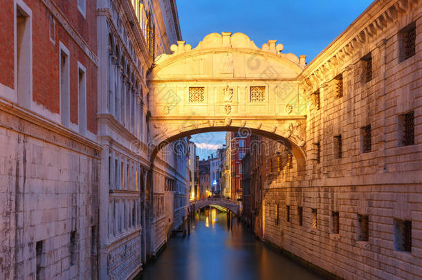 威尼斯的叹息桥或庞特·德伊·索斯皮里