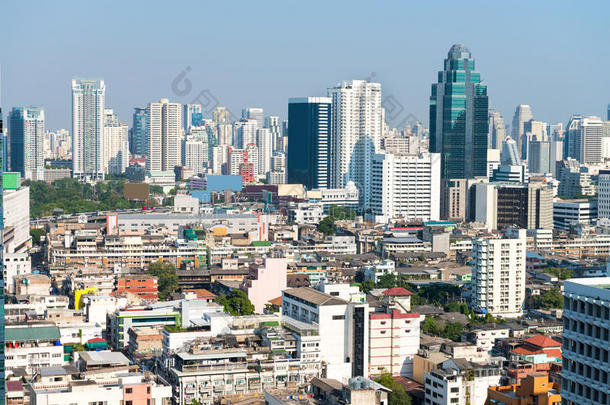 拥挤的城市天际线曼谷，泰国，与当代嗨