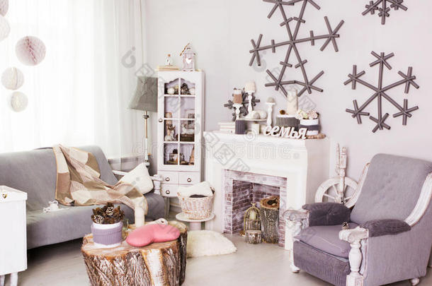 舒适的房间装饰冬季室内