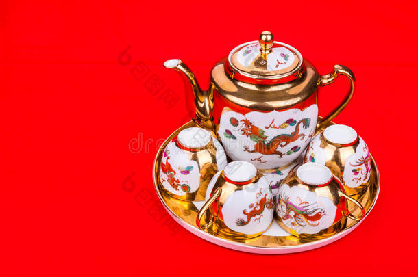 通用的中国传统茶具，用于婚礼茶道