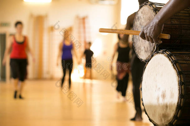 非洲鼓，舞蹈课