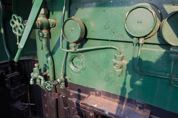 <strong>老式</strong>蒸汽<strong>火车</strong>驾驶舱的细节。