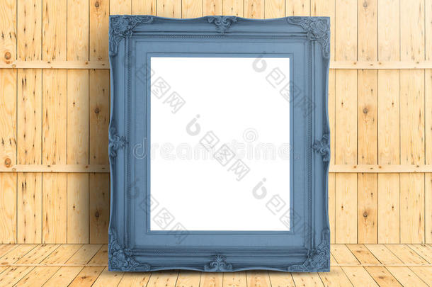 空白浅蓝色复古框架在木地板和木板木瓦