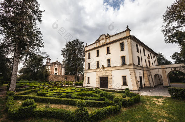 古老的意大利别墅与花园。 别墅萨沃雷利，萨特里，意大利。
