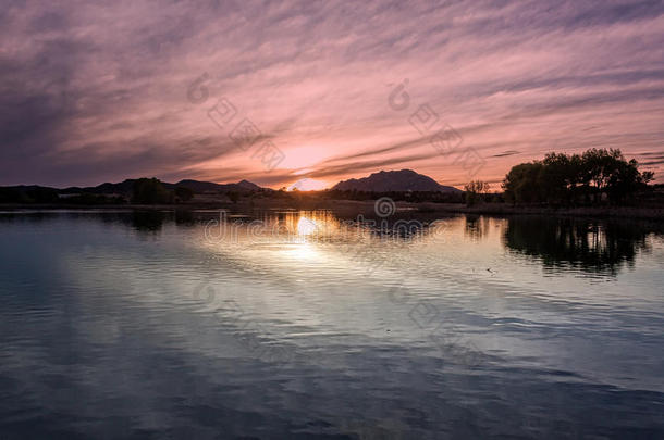 美丽的亚利桑那湖日落