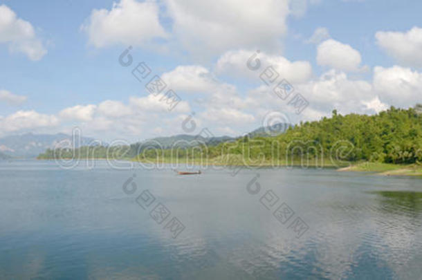 船务旅客在韩国国家公园环湖旅游