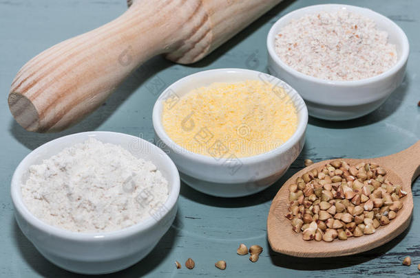 碗荞麦谷类食品玉米粉面粉
