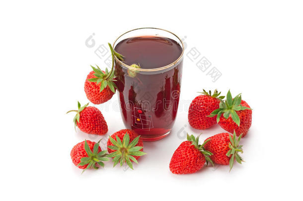 新鲜草莓和草莓汁。