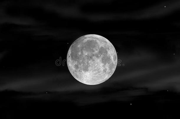 美丽的月亮和云彩的夜晚