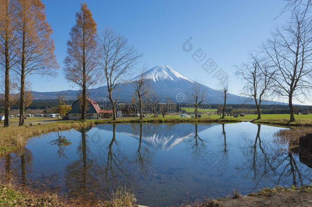 富士山在Kawaguchiko湖