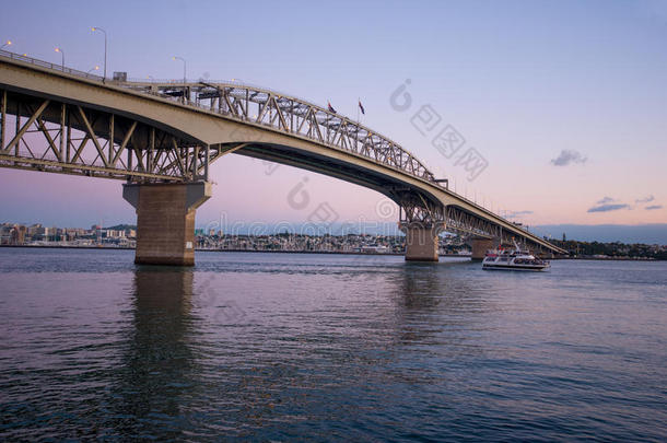 奥克兰海港大桥黄昏