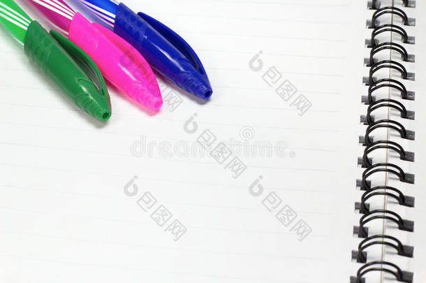 空白笔记本，空白日记，彩色笔，经营理念