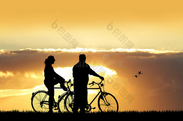 和自行车露营夫妇骑脚踏车兜风
