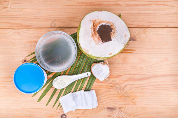 椰子汁与酸奶有助于减少皱纹和皮肤老化