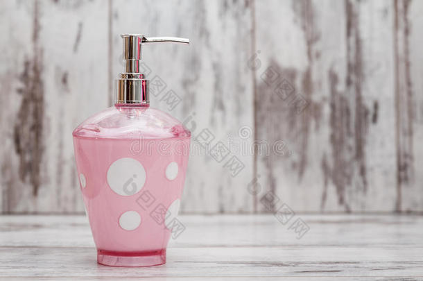 可爱的粉红色浴室配件