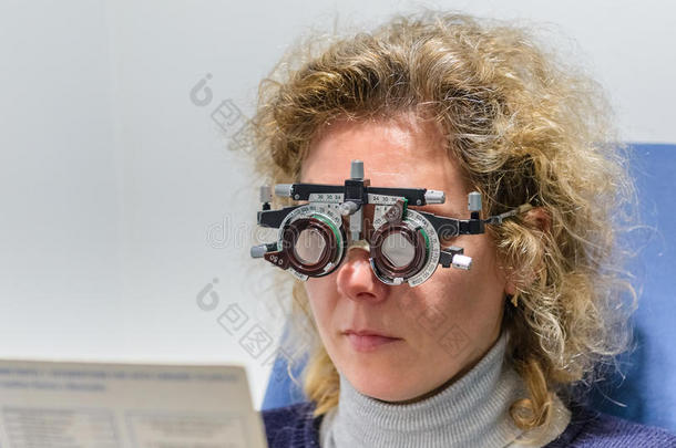 眼科考试设备