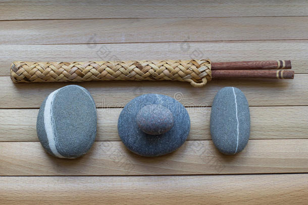 木制表面寿司用<strong>筷子</strong>。 日本文化，传统食品。 寿司用的木制<strong>筷子</strong>。