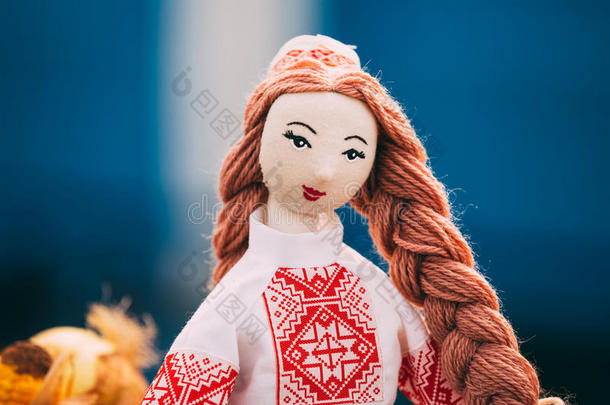 白俄罗斯民间娃娃。 民族民间娃娃是受欢迎的纪念品