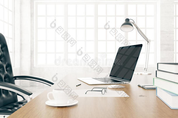 桌面与空白笔记本电脑和一杯咖啡，模拟
