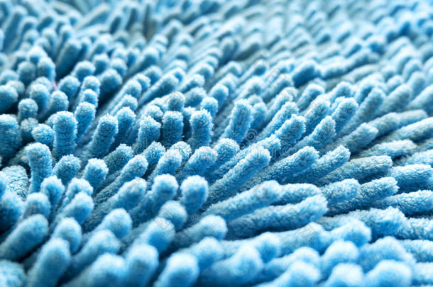 蓝色地毯柔软质地的门垫，选择焦点特写图像