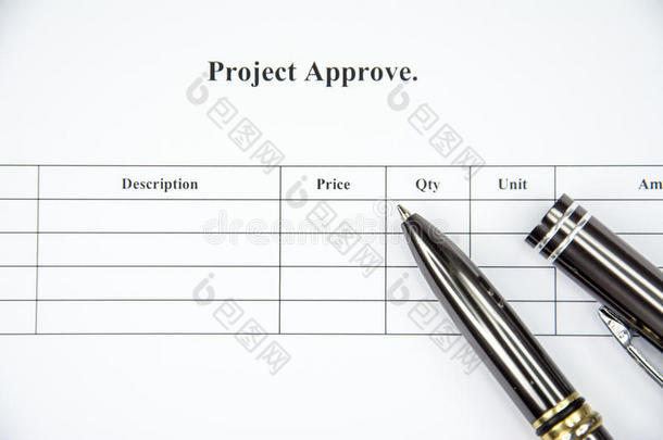 业务文档项目批准等待在白色背景上签名