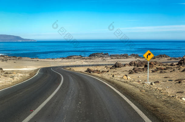 智利北部巴伊亚英格莱萨地区的海滩<strong>情景</strong>。