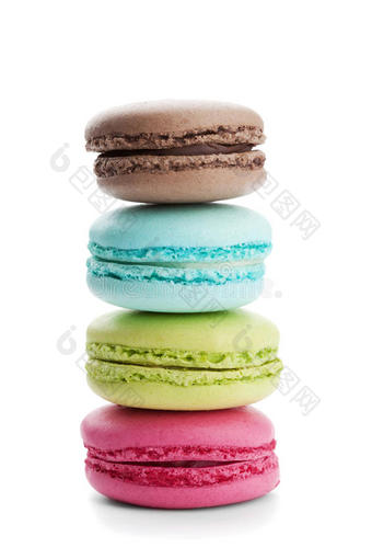 蛋糕通心粉或通心粉隔离在白色背景上，五颜六色的甜点图片