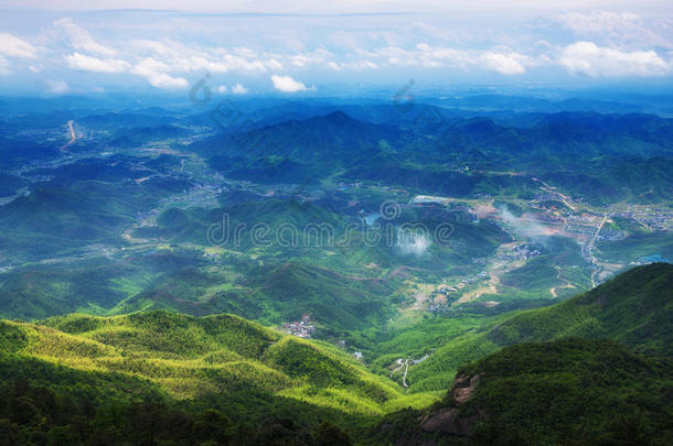 覆盖着群山-灵山上饶