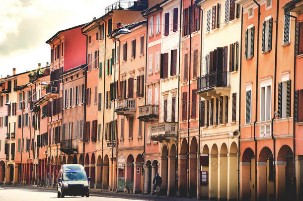 博洛尼亚窗口阳台纹理五颜六色的意大利建筑