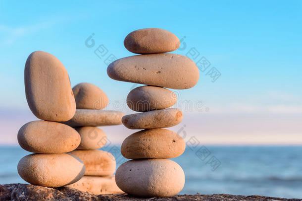 白色石头的平衡