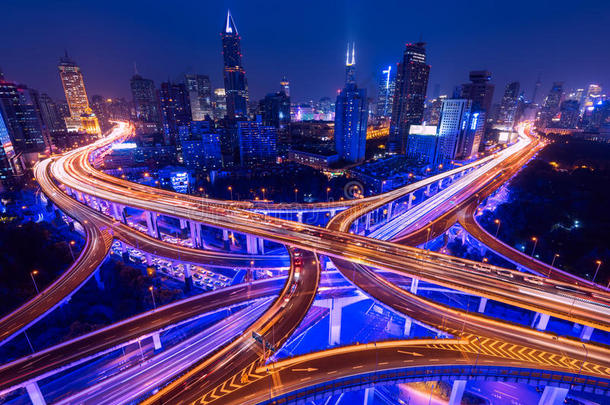 中国上海高架公路。