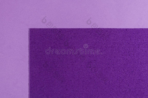 伊娃泡沫紫色在光滑的浅紫色